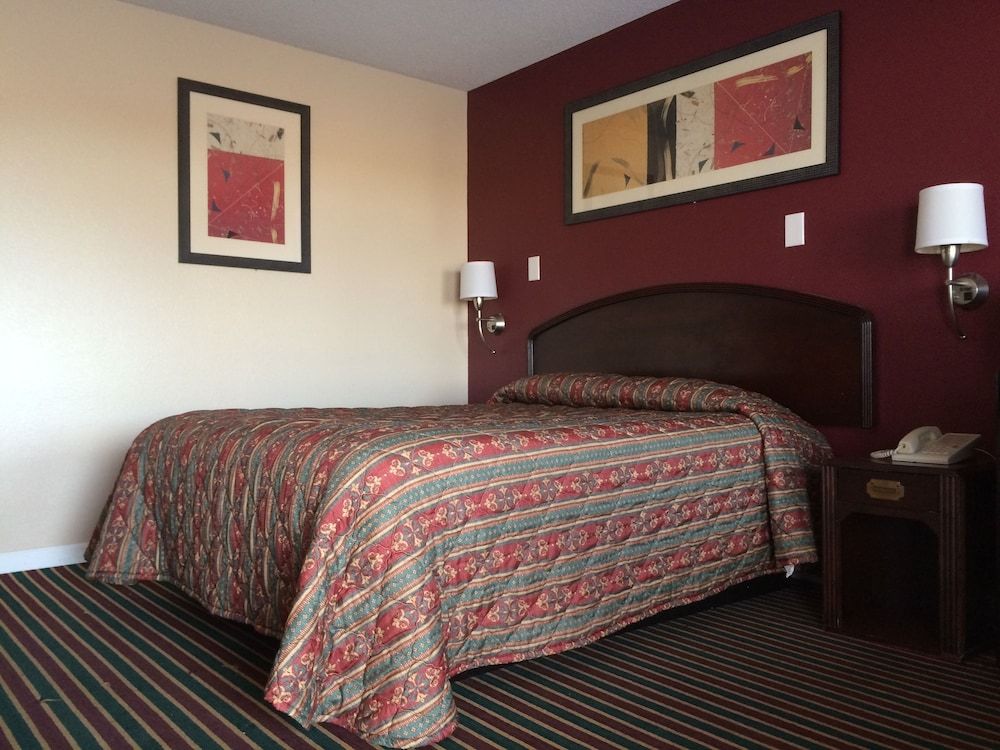 Standard Room, 1 Queen Bed