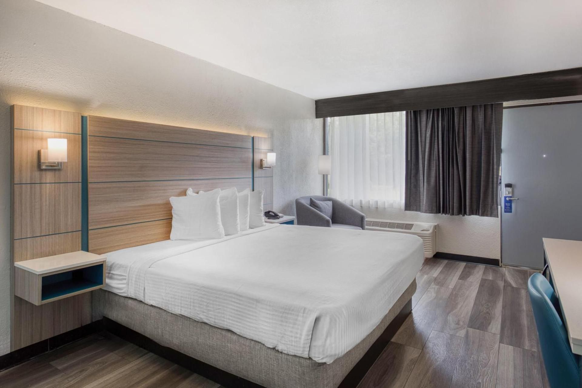 Best Western Executive Inn 1 King Bed, Smoking Room, Whirlpool