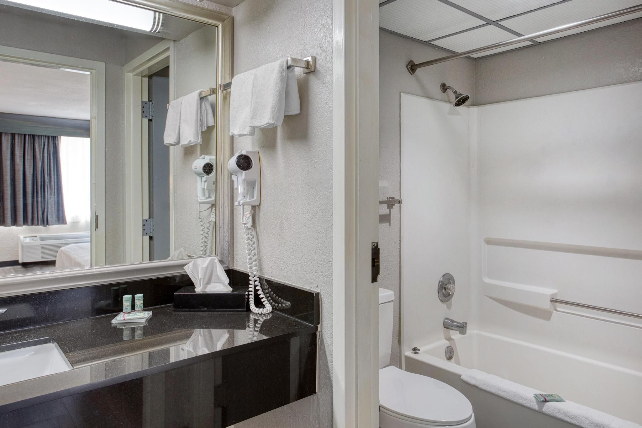 2 Queen Beds, Nonsmoking, Parlor Room, Sofabed