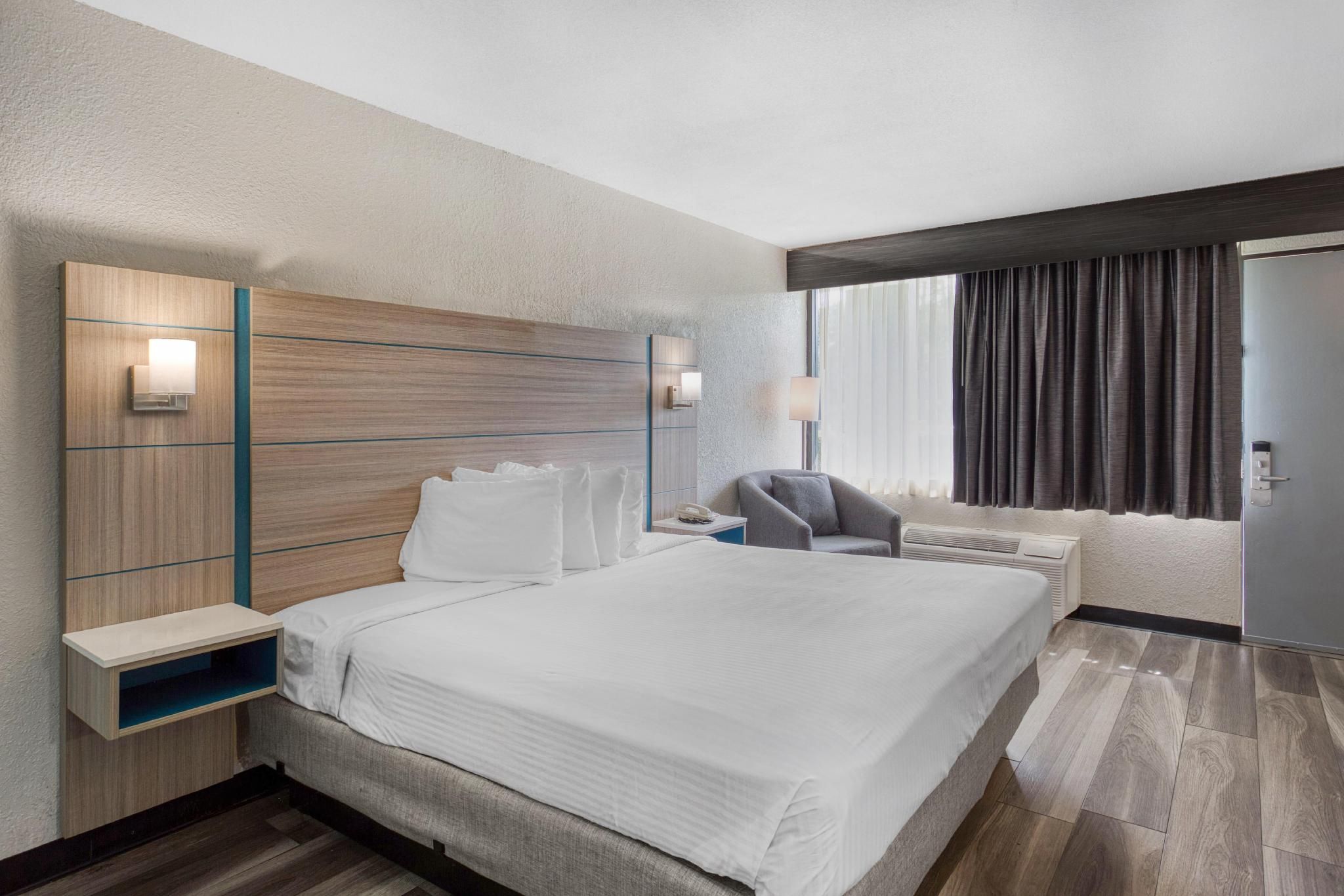 Best Western Executive Inn 1 King Bed, Smoking Room 2