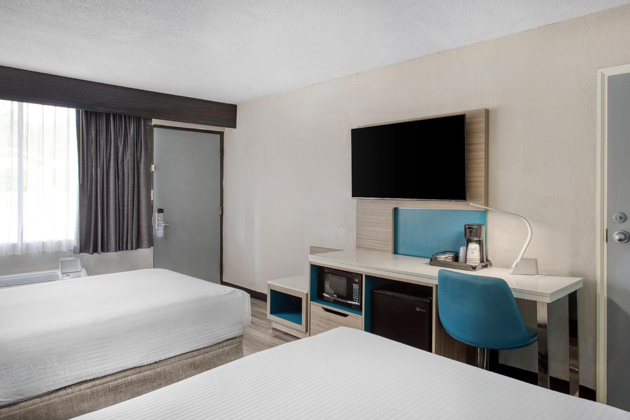 2 Double Beds, Smoking Room