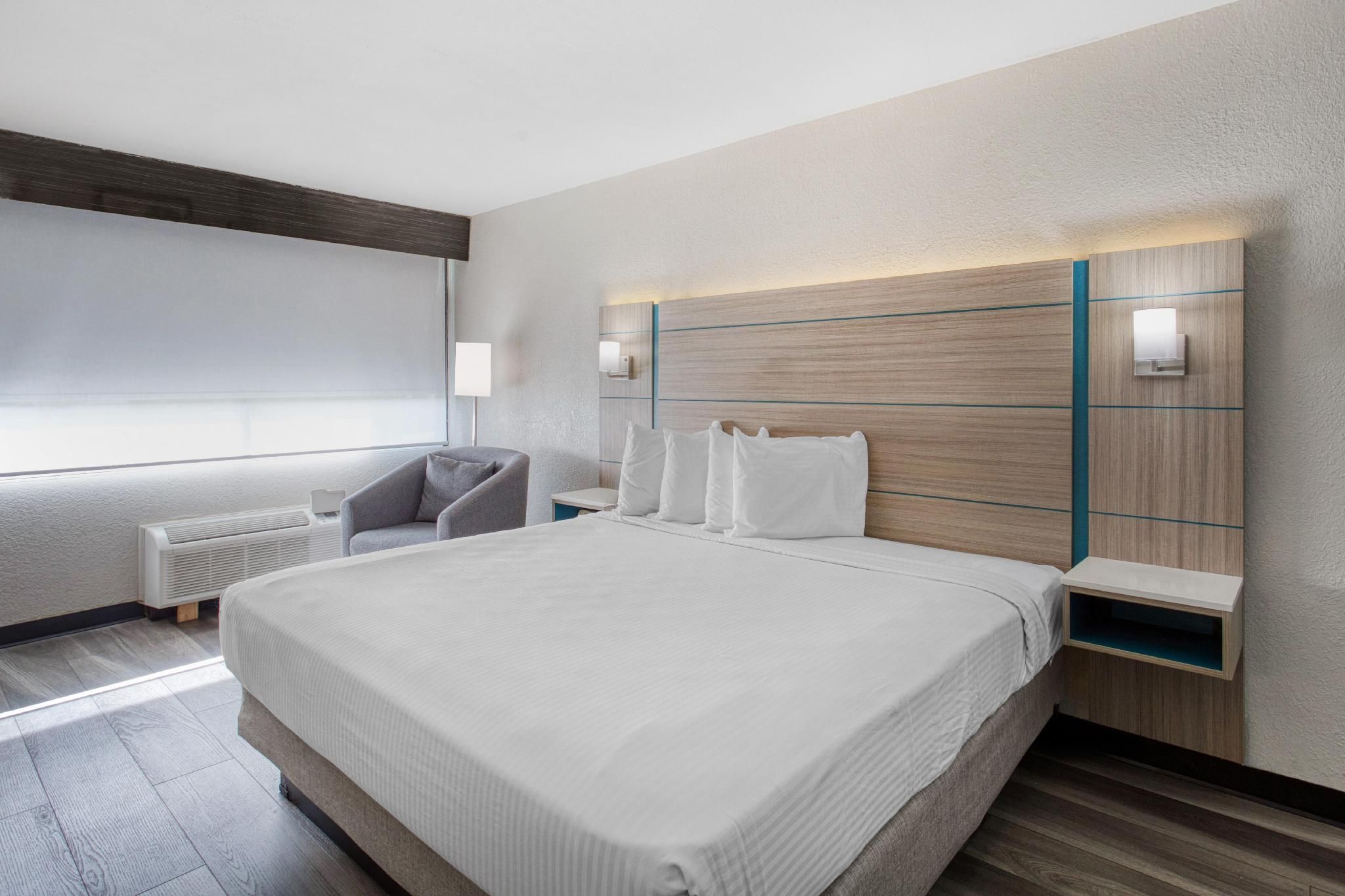 1 King Bed, Nonsmoking