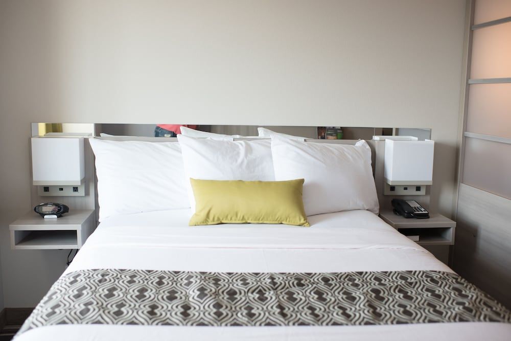 Studio Suite, 1 Queen Bed, Accessible, Non Smoking (Mobility)