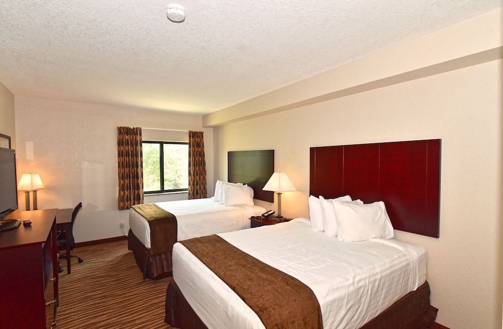 Cobblestone Inn & Suites - Clarion Room, 2 Queen Beds, Non Smoking