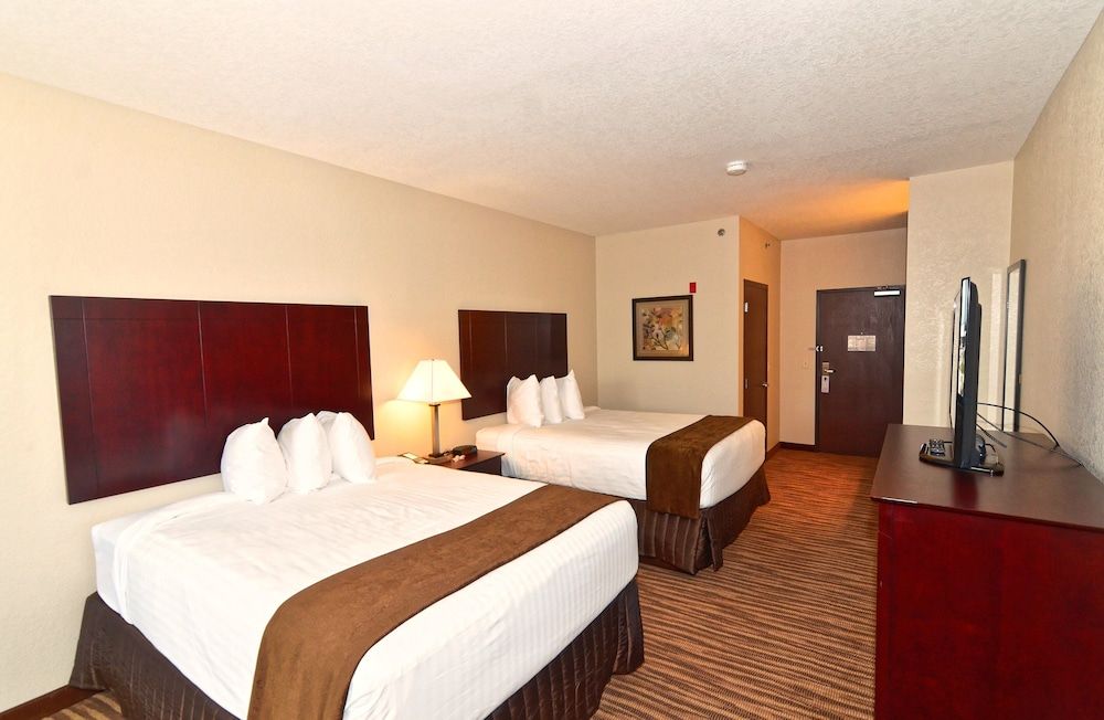 Cobblestone Inn & Suites - Clarion Studio, 2 Queen Beds, Non Smoking 4