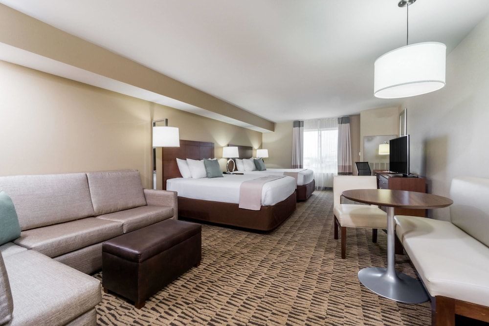 Suite, 2 Queen Beds, Non Smoking