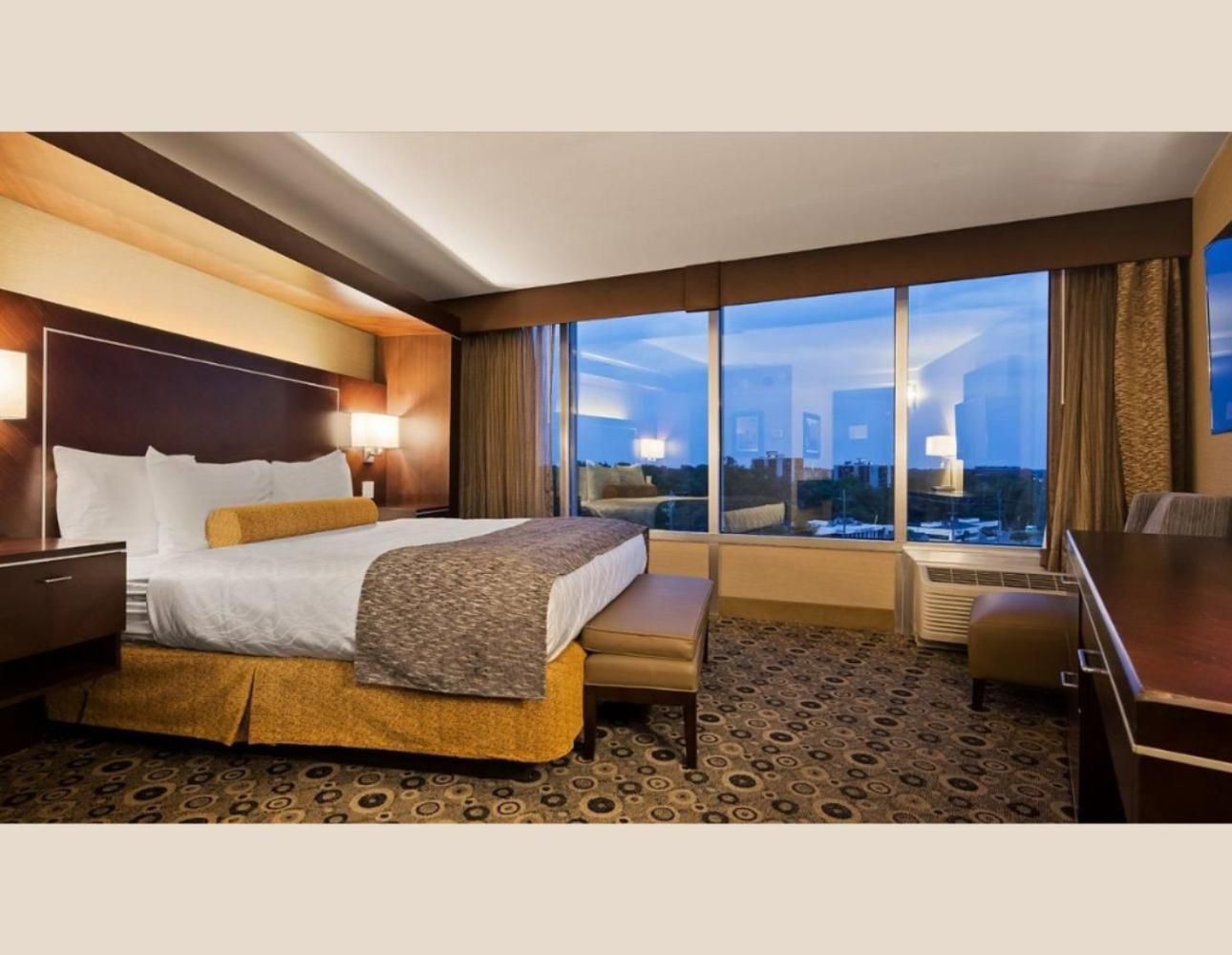 1 King Bed, Nonsmoking