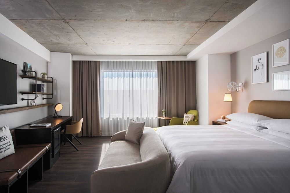 Room, 1 King Bed, Corner