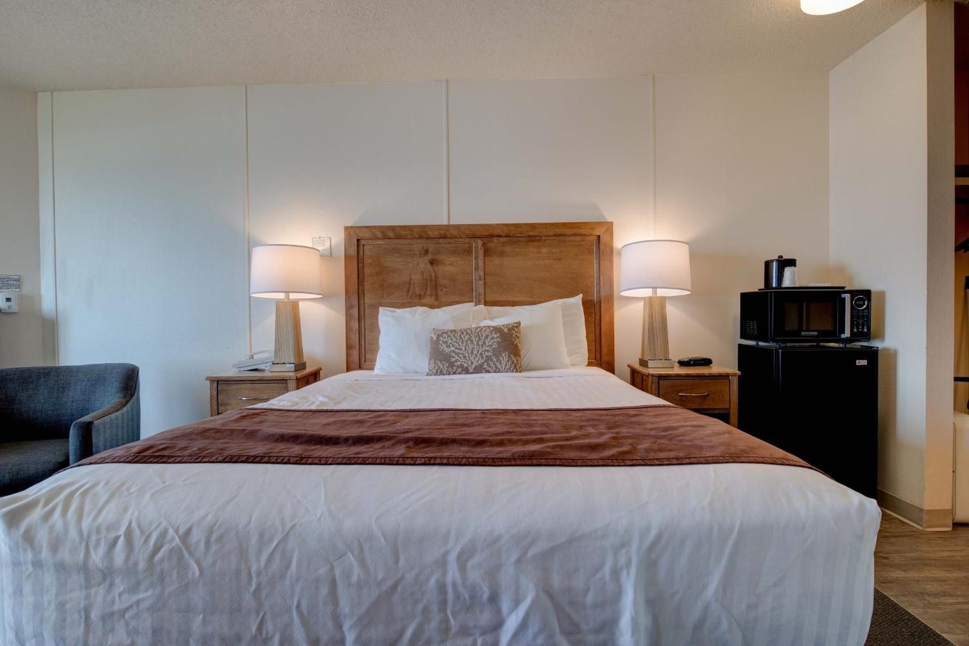 Ester Lee Oceanview Inn 1 Queen Studio with Ocean View