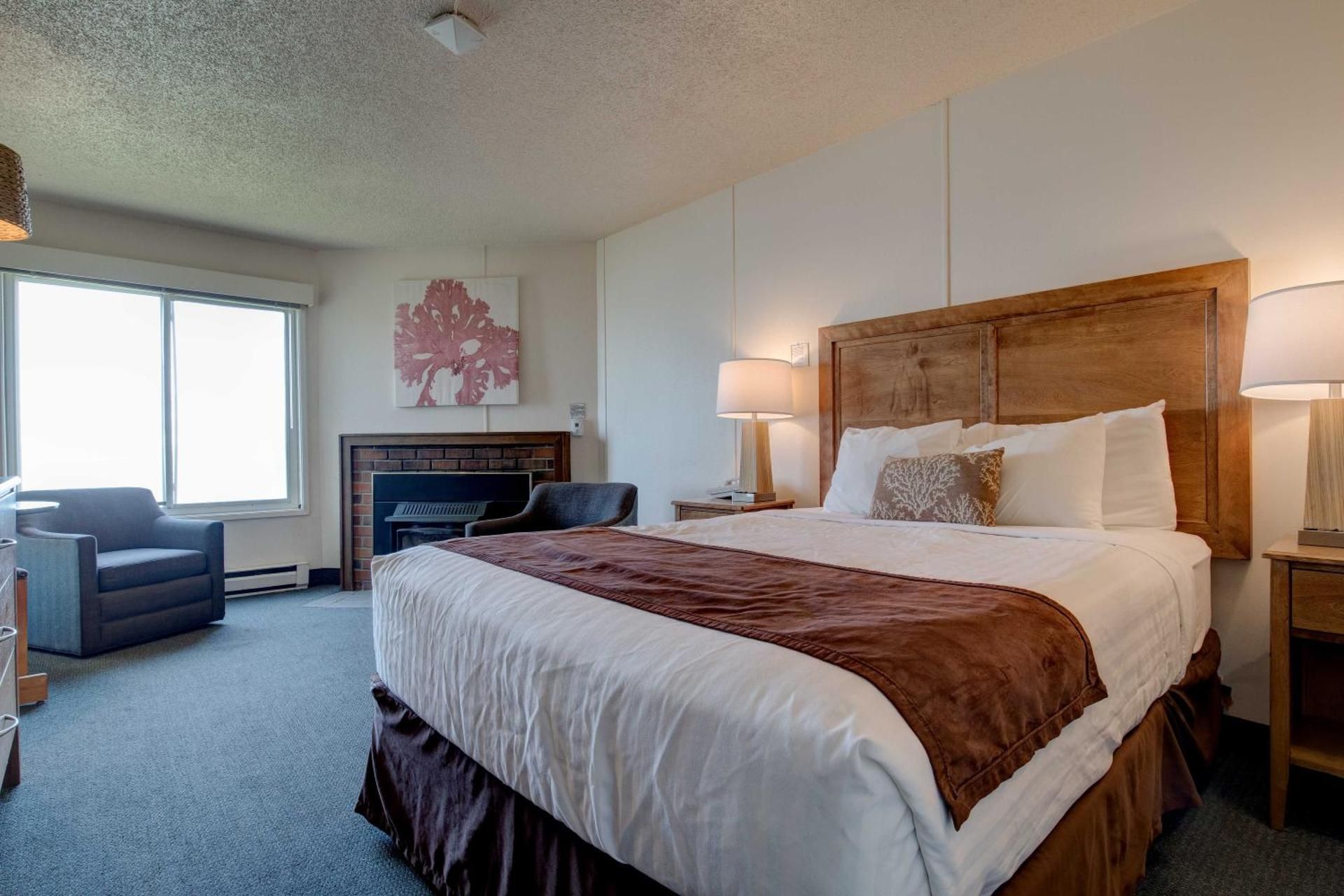 Ester Lee Oceanview Inn 1 Queen Studio with Ocean View 2