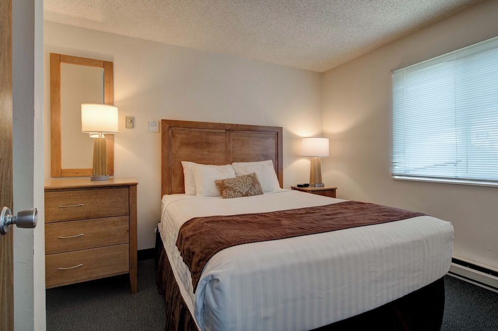 Ester Lee Oceanview Inn 1 bedroom Suite w/Kitchen, Oceanview Non-Pet