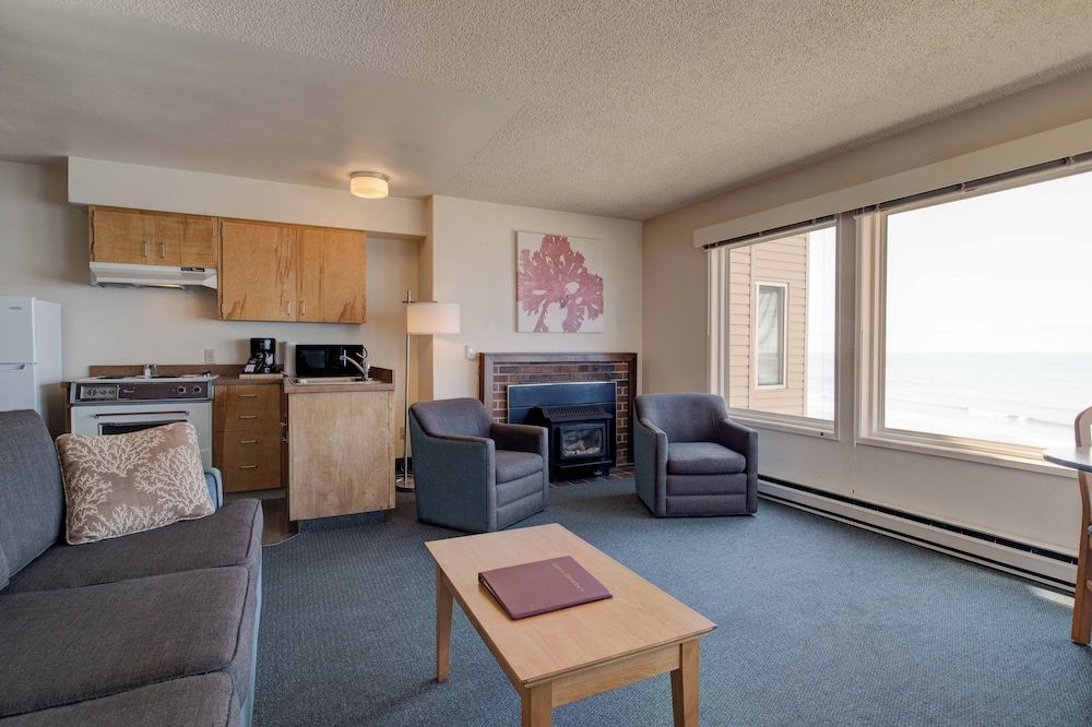 Ester Lee Oceanview Inn 1 bedroom Suite w/Kitchen, Oceanview Non-Pet 4