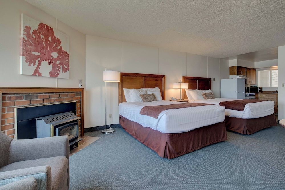 Ester Lee Oceanview Inn 2 Queen Studio w/Kitchen, Oceanview Non-Pet 3
