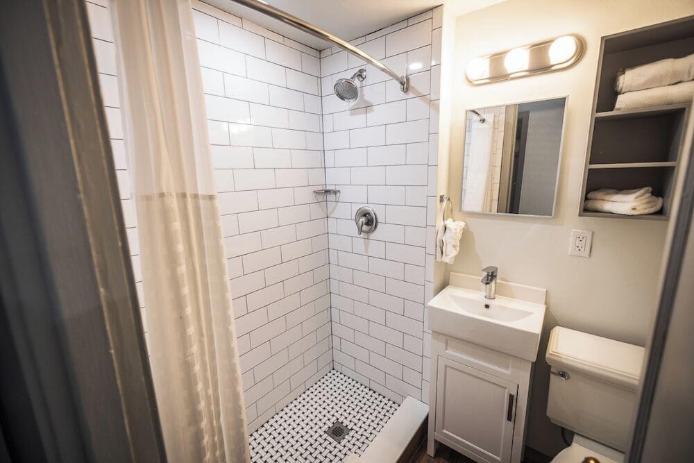 Hotel Nevada Deluxe Room, 1 King Bed 6