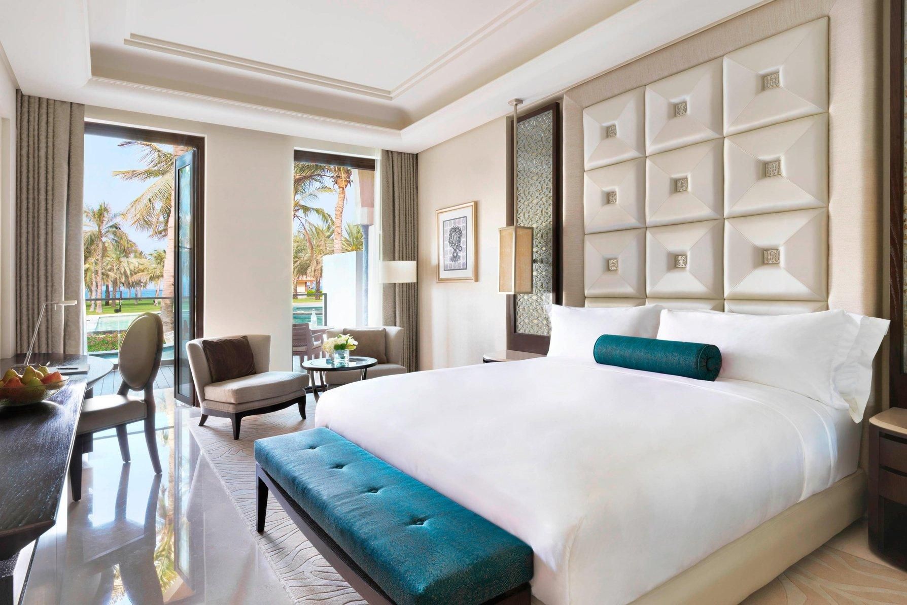 Deluxe Guest Room, 1 King, Ground Floor, Lagoon Access, Patio