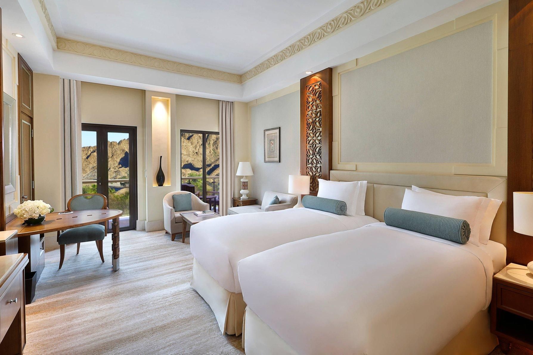 Deluxe Guest Room, 2 Twin, Mountain View, High Floor, Balcony