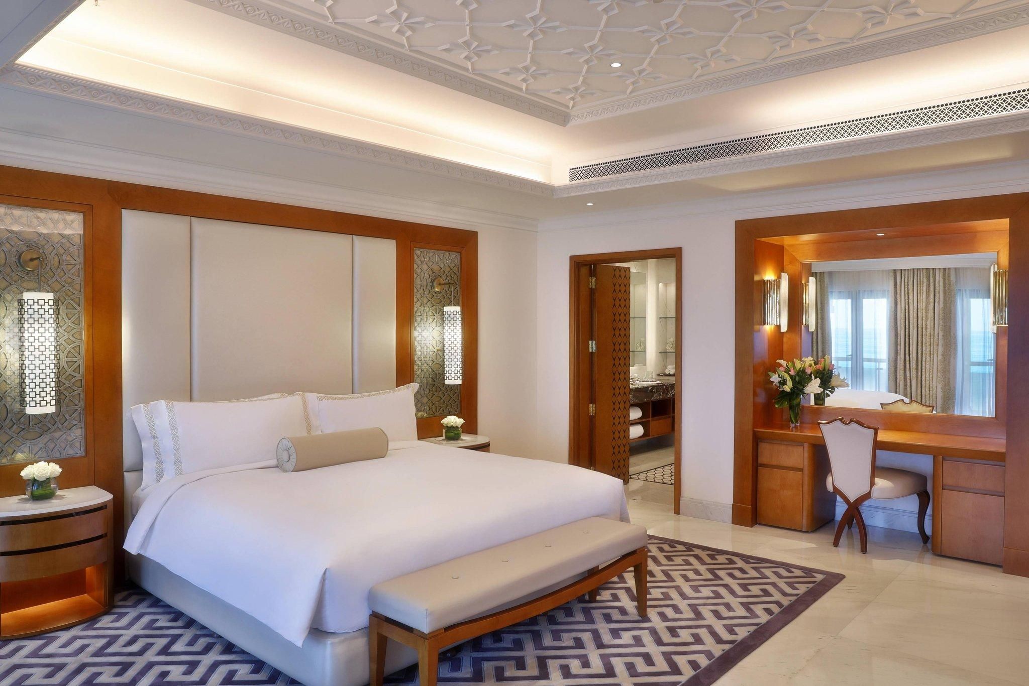 2 Bedroom Presidential Suite, Bedroom 1: 1 King, Bedroom 2: 2 Twin, Mountain view, Top floor