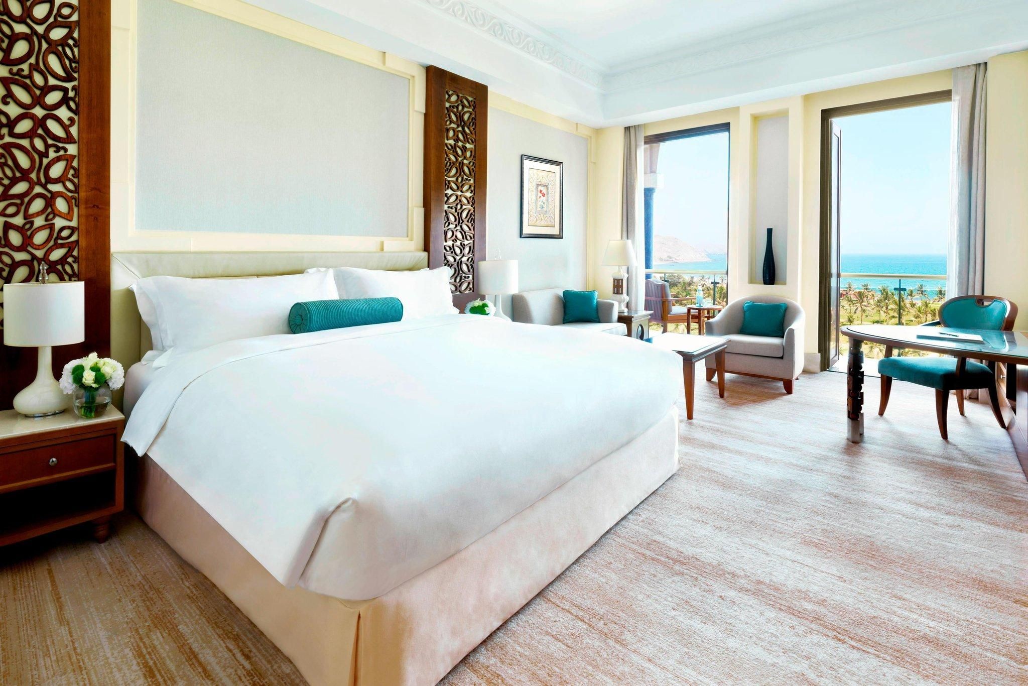 Deluxe Guest room, 1 King, Sea view, High floor, Balcony