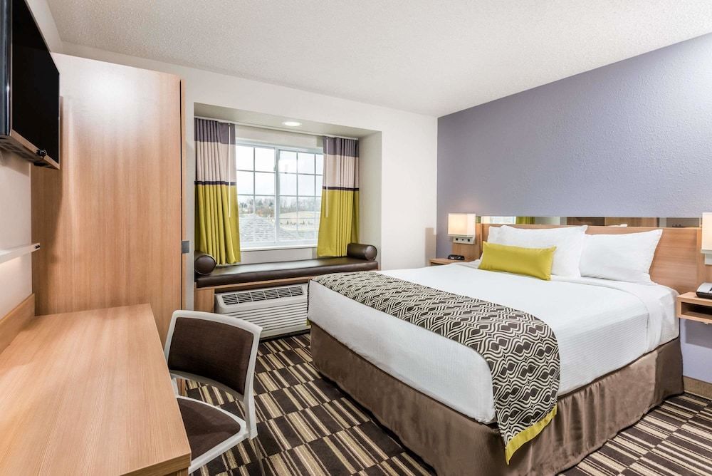Suite, 1 Queen Bed with Sofa bed, Non Smoking, Kitchenette