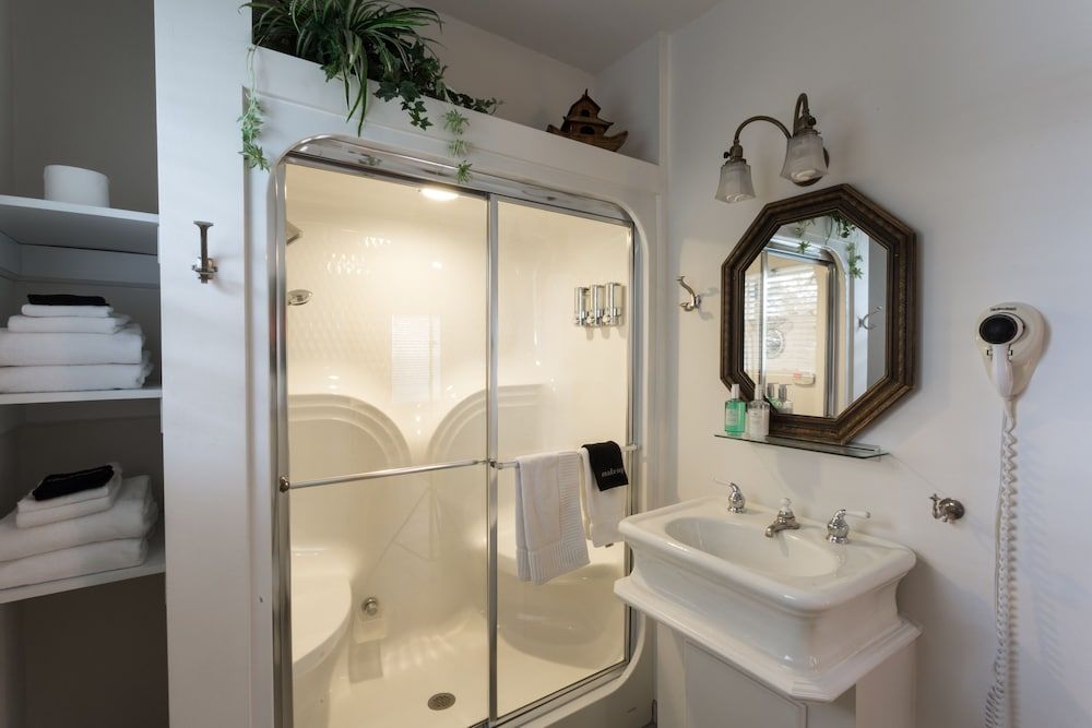 Stewart Inn Room, 1 Queen Bed, Private Bathroom (Falhlgren Room with Steam Shower) 5