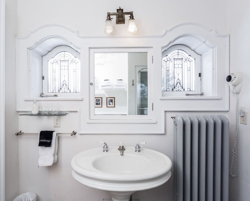 Stewart Inn Room, 1 King Bed, Fireplace (Sheldon Room with Steam Shower) 4