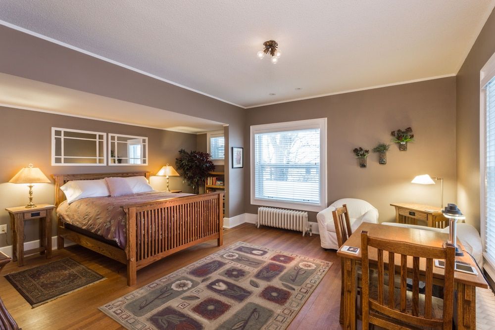 Stewart Inn Room, 1 Queen Bed, Private Bathroom (Falhlgren Room with Steam Shower)