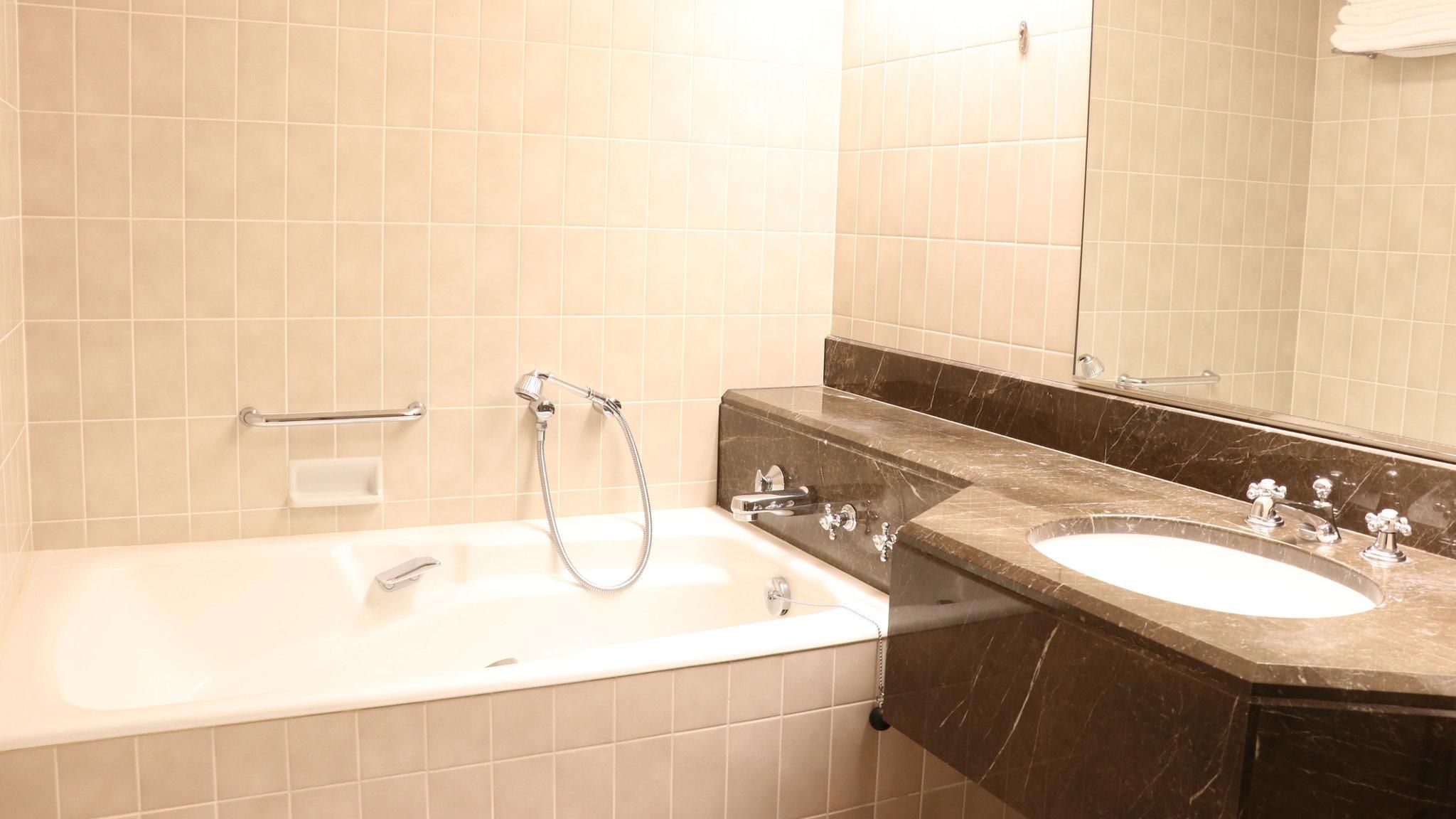 1 King Bed Premium City View Shower Stall Club