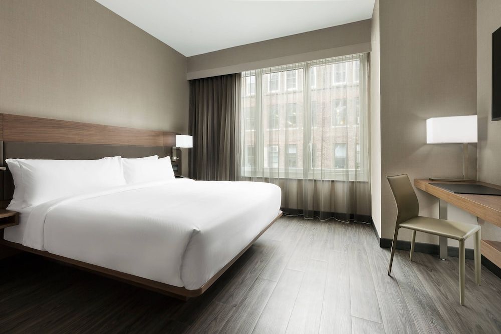 AC Hotel by Marriott New York Times Square 1 King Mid Floor