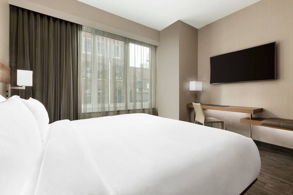AC Hotel by Marriott New York Times Square 1 King Mid Floor 4