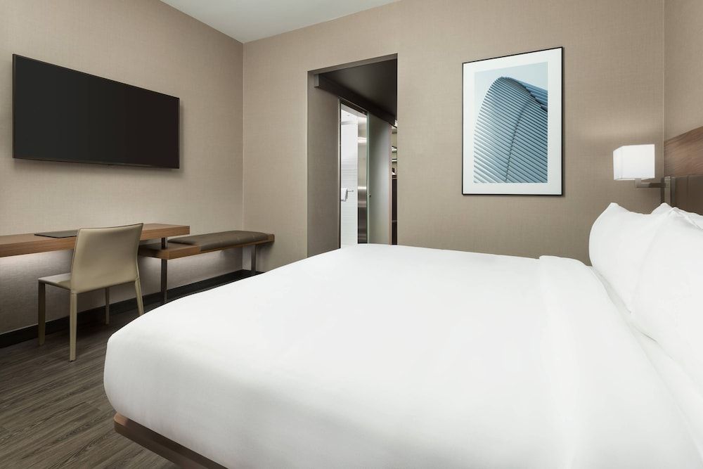 AC Hotel by Marriott New York Times Square 1 King Mid Floor 2