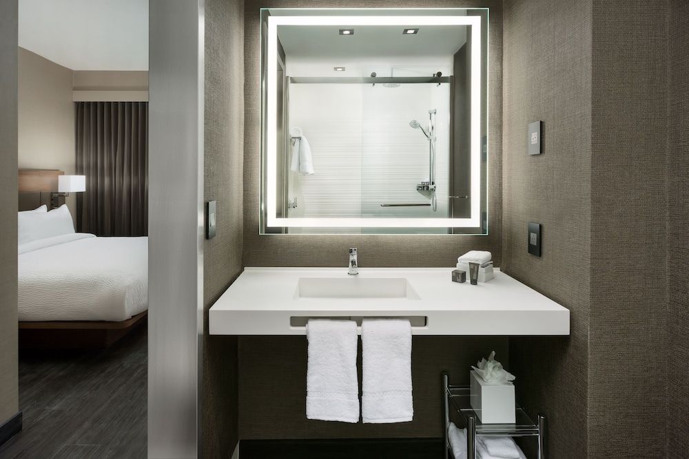 AC Hotel by Marriott New York Times Square 1 King Mid Floor 8