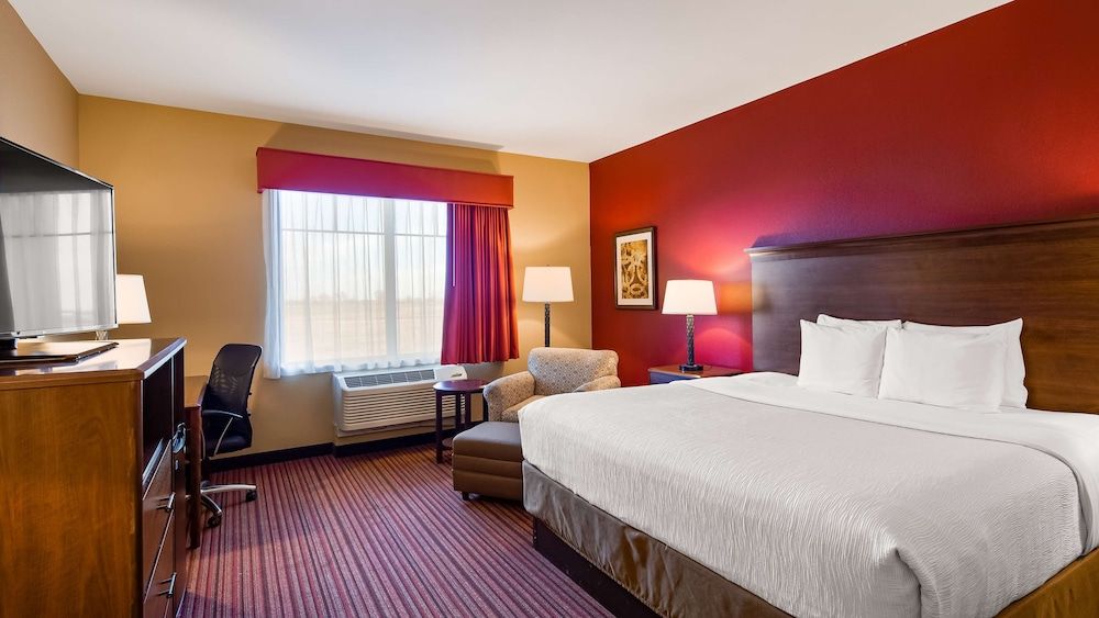 Standard Room, 1 King Bed, Non Smoking, Refrigerator & Microwave (Shower Only)