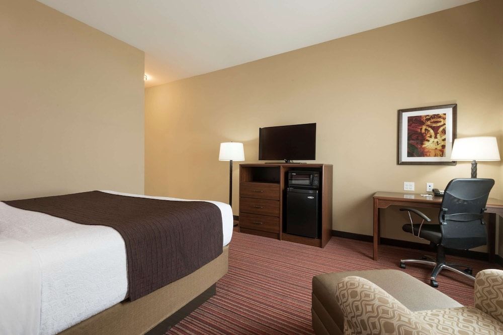 Suite, 2 Queen Beds, Non Smoking, Kitchen (Shower Only;with Sofabed)