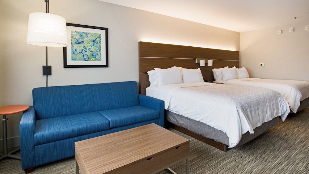 Suite, 2 Queen Beds (Communications)