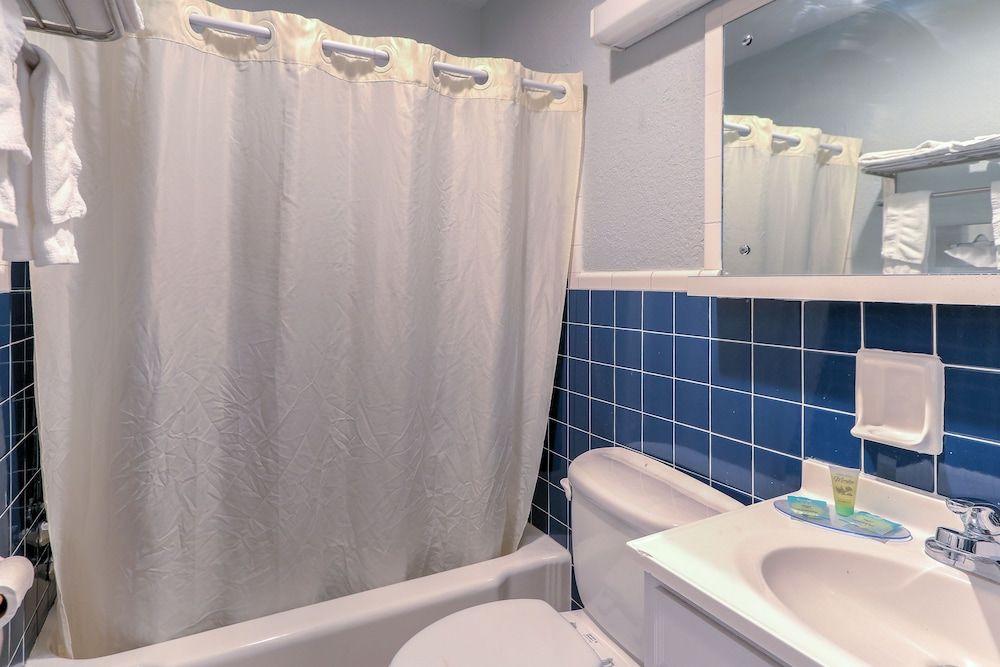 Belle Aire Motel Room, 1 King Bed, Jetted Tub 5