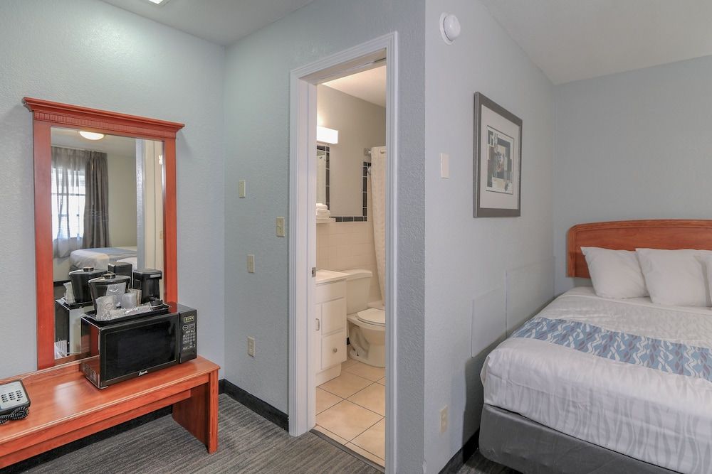 Belle Aire Motel Room, 1 Queen Bed 10