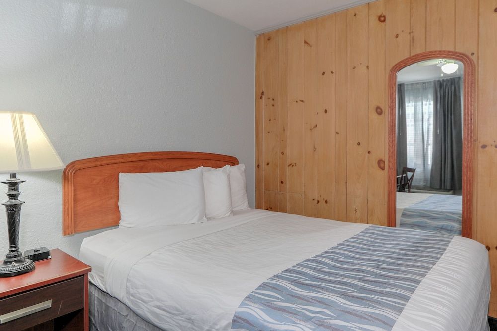 Belle Aire Motel Room, 1 Queen Bed 2