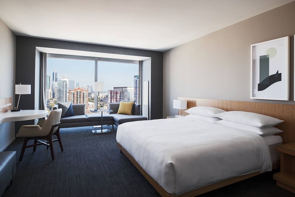 Marriott Marquis Chicago Room, 1 King Bed (Mobility Accessible, Tub)