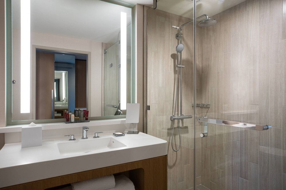 Marriott Marquis Chicago Room, 2 Queen Beds 5