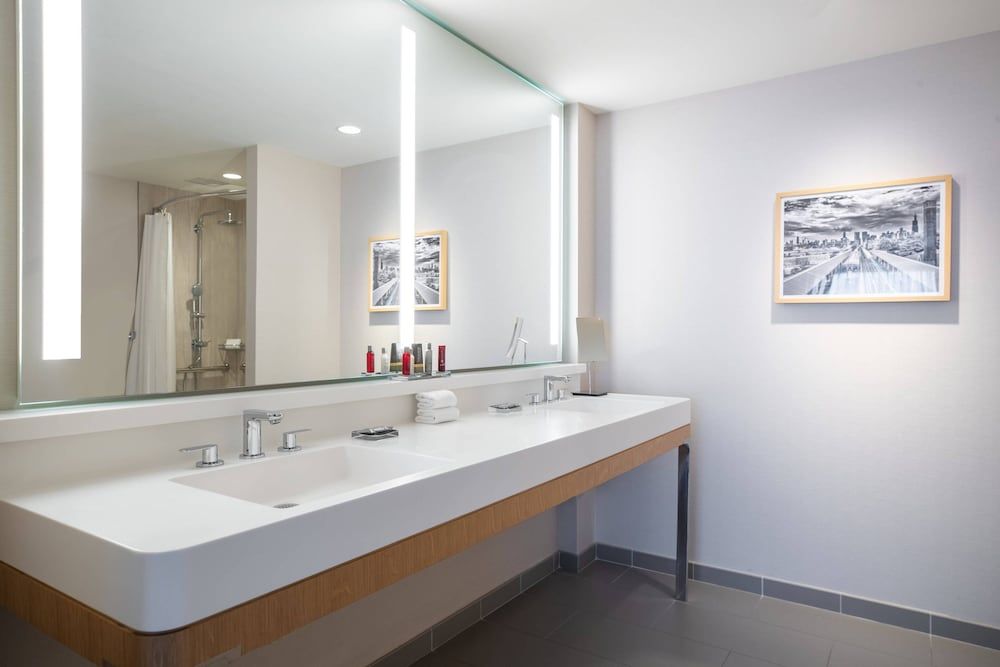 Marriott Marquis Chicago Room, 2 Queen Beds 6