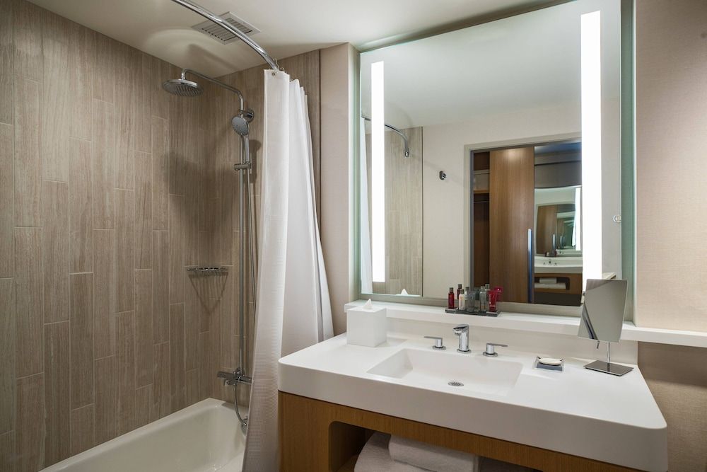 Marriott Marquis Chicago Room, 2 Queen Beds 4