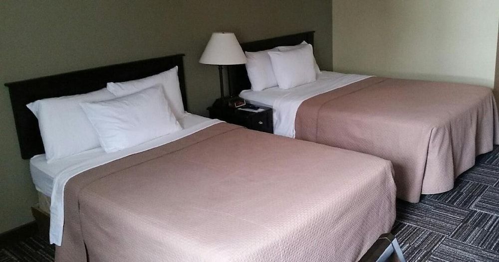 Sunlac Inn Devils Lake Superior Suite Double 3