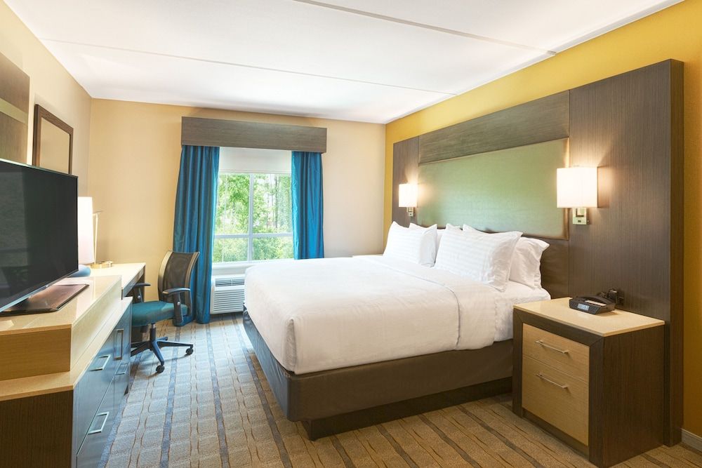Standard Room, 1 King Bed, Non Smoking, Refrigerator (Refrigerator)