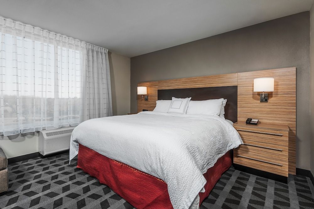 Studio Suite, 1 King Bed with Sofa bed, Non Smoking (Hearing Accessible)