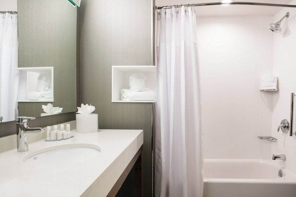 Room, 2 Queen Beds (Mobility Accessible, Tub)