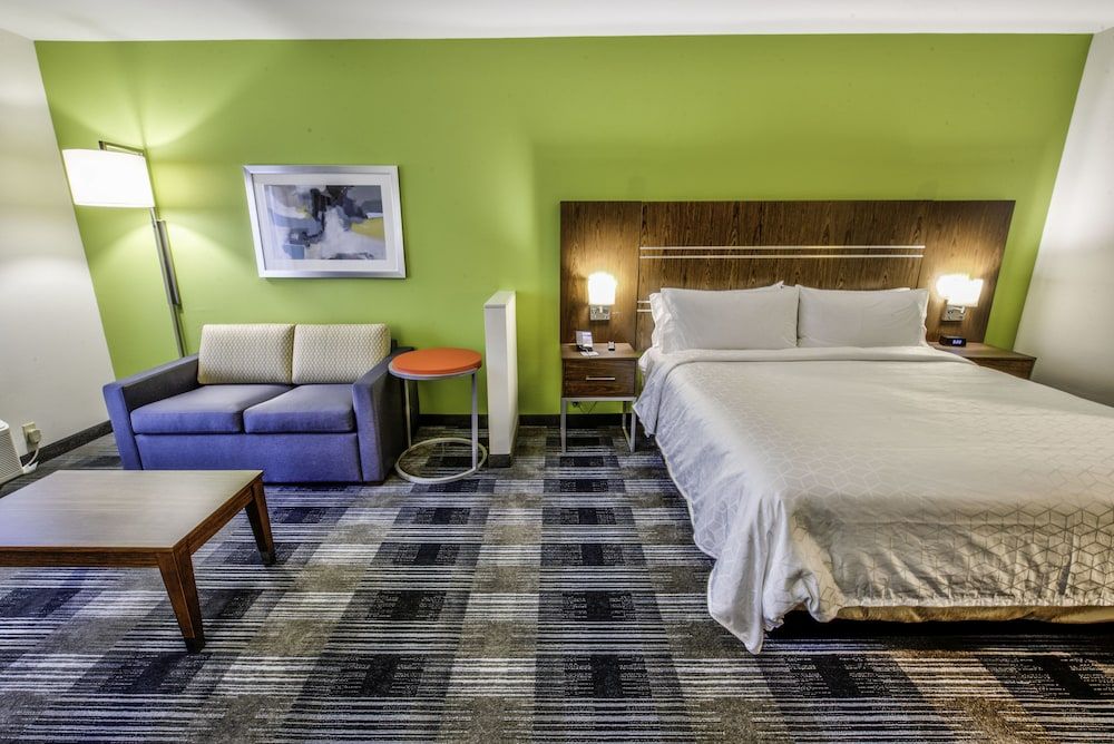 Suite, 1 King Bed, Accessible (Communication)