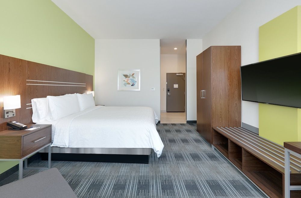 Suite, 1 King Bed, Accessible (Mobility, Access Tub)