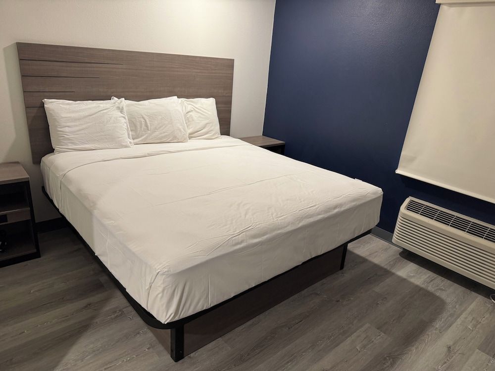 Room, 1 King Bed, Non Smoking (Efficiency)