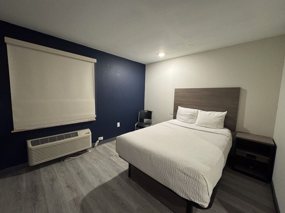 Suite, 1 Queen Bed, Non Smoking (Efficiency)