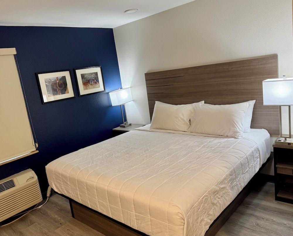 Room, 1 Queen Bed, Non Smoking (Efficiency)